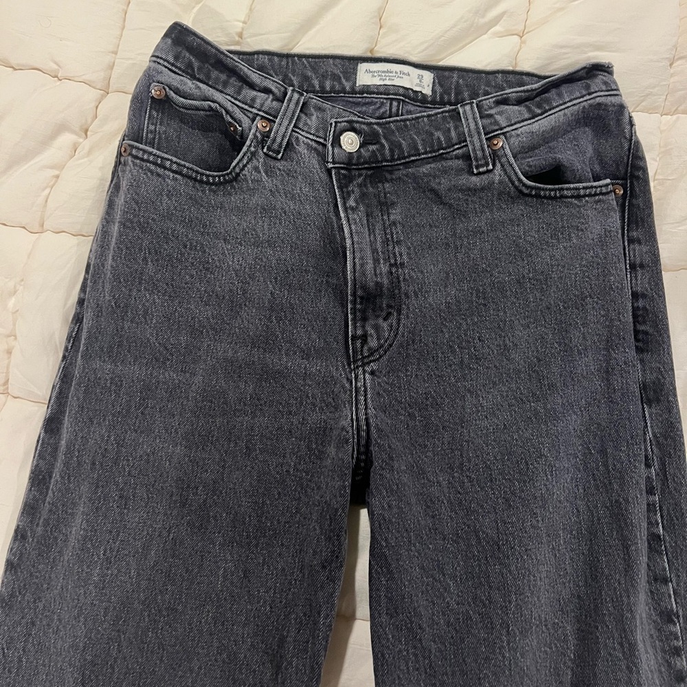 Abercrombie & Fitch 90s relaxed High Rise Jeans with cross over button